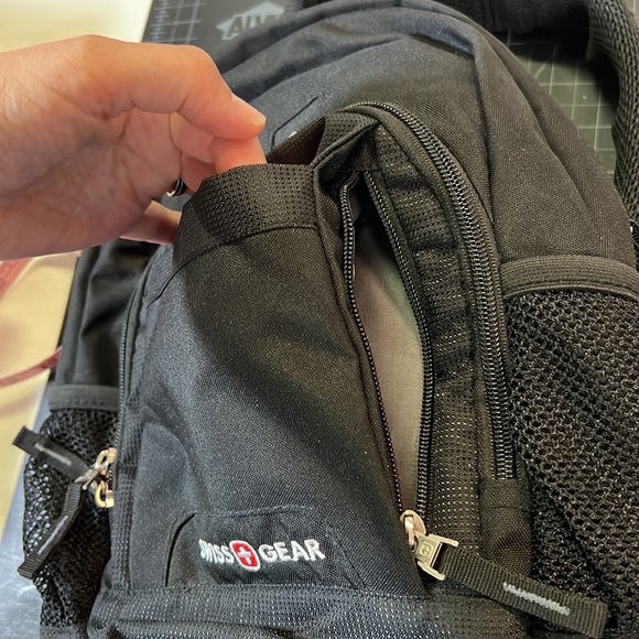 VGUC Swiss Gear mini bag - Picture 8 of 9